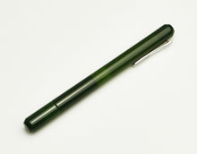 Load image into Gallery viewer, Model 25 Eclipse Fountain Pen - Vintage Green
